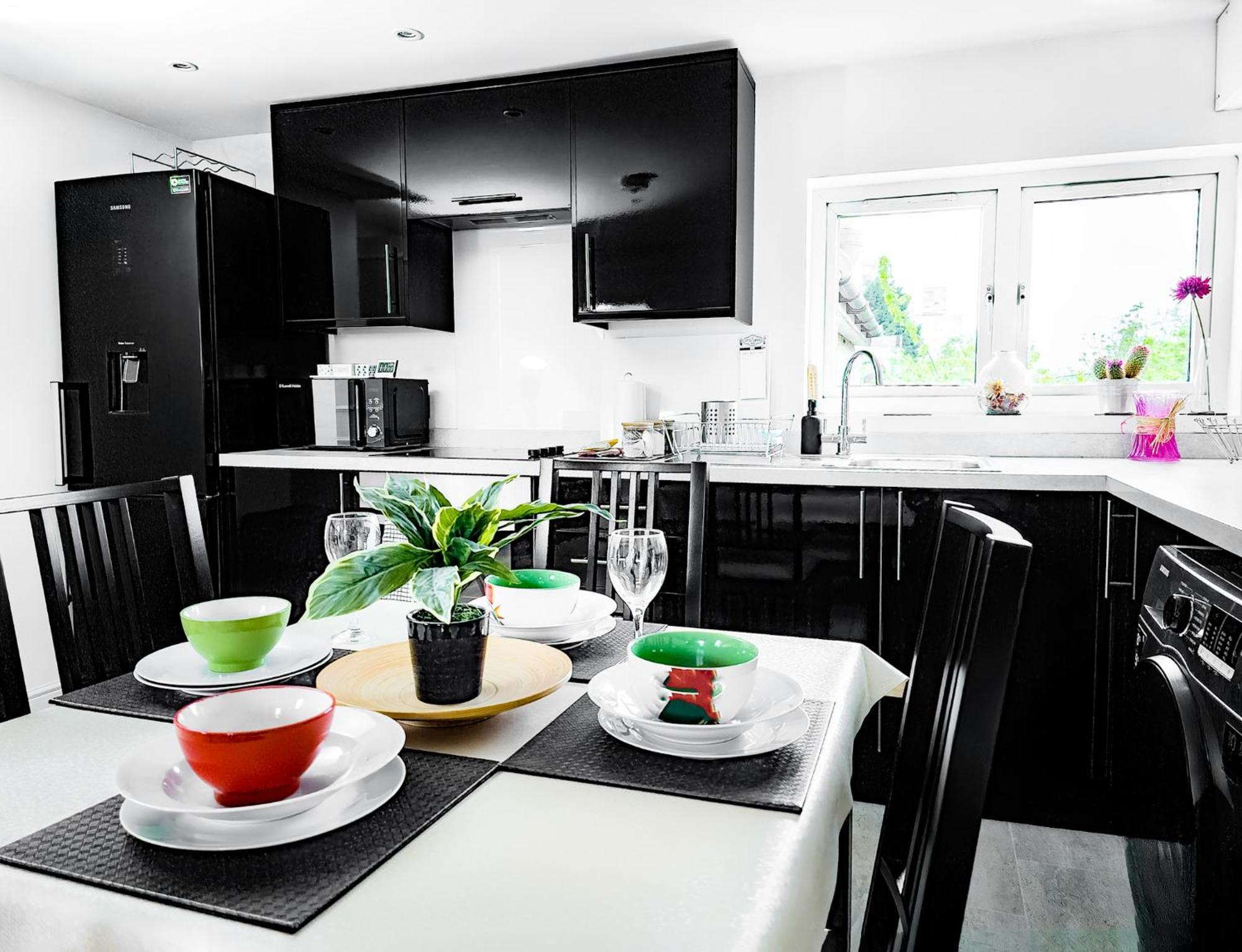 Charming London Home, Opp Arnos Grove Underground Station, Parking New Southgate Exterior photo