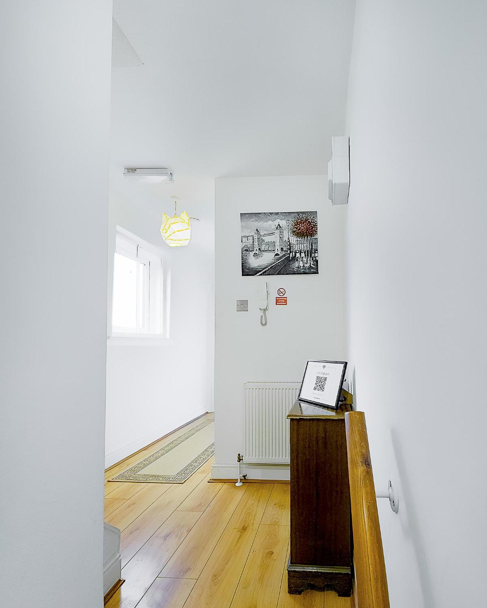Charming London Home, Opp Arnos Grove Underground Station, Parking New Southgate Exterior photo